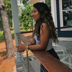 Meet your Posher, Marcela